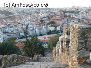 P50 [OCT-2020] Privind spre oraş de pe zidurile Castelului São Jorge