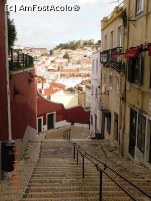 P53 [OCT-2020] Scări, peste tot scări... În faţă, în depărtare, Castelul São Jorge