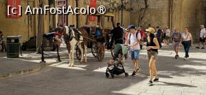 [P07] 07. În piațeta din spatele porții,  „taxiurile” locale așteaptă turiștii. » foto by msnd
 - 
<span class="allrVoted glyphicon glyphicon-heart hidden" id="av1520732"></span>
<a class="m-l-10 hidden" id="sv1520732" onclick="voting_Foto_DelVot(,1520732,3421)" role="button">șterge vot <span class="glyphicon glyphicon-remove"></span></a>
<a id="v91520732" class=" c-red"  onclick="voting_Foto_SetVot(1520732)" role="button"><span class="glyphicon glyphicon-heart-empty"></span> <b>LIKE</b> = Votează poza</a> <img class="hidden"  id="f1520732W9" src="/imagini/loader.gif" border="0" /><span class="AjErrMes hidden" id="e1520732ErM"></span>