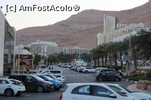 [P44] Ein Bokek, Hoteluri și multe mașini în centrul stațiunii, în stânga era Dead Sea Mall, în față Daniel Dead Sea Spa Hotel, în dreapta Royal Hotel Dead Sea » foto by mprofeanu
 - 
<span class="allrVoted glyphicon glyphicon-heart hidden" id="av1148154"></span>
<a class="m-l-10 hidden" id="sv1148154" onclick="voting_Foto_DelVot(,1148154,3433)" role="button">șterge vot <span class="glyphicon glyphicon-remove"></span></a>
<a id="v91148154" class=" c-red"  onclick="voting_Foto_SetVot(1148154)" role="button"><span class="glyphicon glyphicon-heart-empty"></span> <b>LIKE</b> = Votează poza</a> <img class="hidden"  id="f1148154W9" src="/imagini/loader.gif" border="0" /><span class="AjErrMes hidden" id="e1148154ErM"></span>