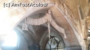 [P21] Aranjament cu oase în boltă la Osuarul Sedlec din oraşul Kutna Hora, Cehia.  » foto by traian.leuca †
 - 
<span class="allrVoted glyphicon glyphicon-heart hidden" id="av805093"></span>
<a class="m-l-10 hidden" id="sv805093" onclick="voting_Foto_DelVot(,805093,3486)" role="button">șterge vot <span class="glyphicon glyphicon-remove"></span></a>
<a id="v9805093" class=" c-red"  onclick="voting_Foto_SetVot(805093)" role="button"><span class="glyphicon glyphicon-heart-empty"></span> <b>LIKE</b> = Votează poza</a> <img class="hidden"  id="f805093W9" src="/imagini/loader.gif" border="0" /><span class="AjErrMes hidden" id="e805093ErM"></span>