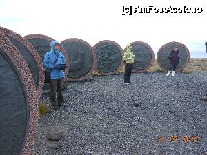 [P23] Nordkapp - 'Children of the World' sau 'Copiii pământului', un alt simbol al nordului îndepărtat.  » foto by iulianic
 - 
<span class="allrVoted glyphicon glyphicon-heart hidden" id="av456118"></span>
<a class="m-l-10 hidden" id="sv456118" onclick="voting_Foto_DelVot(,456118,3499)" role="button">șterge vot <span class="glyphicon glyphicon-remove"></span></a>
<a id="v9456118" class=" c-red"  onclick="voting_Foto_SetVot(456118)" role="button"><span class="glyphicon glyphicon-heart-empty"></span> <b>LIKE</b> = Votează poza</a> <img class="hidden"  id="f456118W9" src="/imagini/loader.gif" border="0" /><span class="AjErrMes hidden" id="e456118ErM"></span>