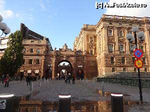 [P09] poarta de intrare in Gamla Stan de pe podul care leaga palatul de Parlament » foto by grecudoina
 - 
<span class="allrVoted glyphicon glyphicon-heart hidden" id="av691684"></span>
<a class="m-l-10 hidden" id="sv691684" onclick="voting_Foto_DelVot(,691684,3500)" role="button">șterge vot <span class="glyphicon glyphicon-remove"></span></a>
<a id="v9691684" class=" c-red"  onclick="voting_Foto_SetVot(691684)" role="button"><span class="glyphicon glyphicon-heart-empty"></span> <b>LIKE</b> = Votează poza</a> <img class="hidden"  id="f691684W9" src="/imagini/loader.gif" border="0" /><span class="AjErrMes hidden" id="e691684ErM"></span>