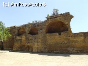 [P34] Morminte săpate în zidurile oraşului Agrigento » foto by irinad
 - 
<span class="allrVoted glyphicon glyphicon-heart hidden" id="av877772"></span>
<a class="m-l-10 hidden" id="sv877772" onclick="voting_Foto_DelVot(,877772,3503)" role="button">șterge vot <span class="glyphicon glyphicon-remove"></span></a>
<a id="v9877772" class=" c-red"  onclick="voting_Foto_SetVot(877772)" role="button"><span class="glyphicon glyphicon-heart-empty"></span> <b>LIKE</b> = Votează poza</a> <img class="hidden"  id="f877772W9" src="/imagini/loader.gif" border="0" /><span class="AjErrMes hidden" id="e877772ErM"></span>