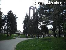 [P10] Mausoleul sau Monumentul » foto by laurentiucapac
 - 
<span class="allrVoted glyphicon glyphicon-heart hidden" id="av65863"></span>
<a class="m-l-10 hidden" id="sv65863" onclick="voting_Foto_DelVot(,65863,3511)" role="button">șterge vot <span class="glyphicon glyphicon-remove"></span></a>
<a id="v965863" class=" c-red"  onclick="voting_Foto_SetVot(65863)" role="button"><span class="glyphicon glyphicon-heart-empty"></span> <b>LIKE</b> = Votează poza</a> <img class="hidden"  id="f65863W9" src="/imagini/loader.gif" border="0" /><span class="AjErrMes hidden" id="e65863ErM"></span>