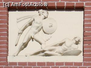 [P05] Cimitirul de onoare Pro Patria - București. Basorelief în stânga intrării. » foto by iulianic
 - 
<span class="allrVoted glyphicon glyphicon-heart hidden" id="av1225710"></span>
<a class="m-l-10 hidden" id="sv1225710" onclick="voting_Foto_DelVot(,1225710,3511)" role="button">șterge vot <span class="glyphicon glyphicon-remove"></span></a>
<a id="v91225710" class=" c-red"  onclick="voting_Foto_SetVot(1225710)" role="button"><span class="glyphicon glyphicon-heart-empty"></span> <b>LIKE</b> = Votează poza</a> <img class="hidden"  id="f1225710W9" src="/imagini/loader.gif" border="0" /><span class="AjErrMes hidden" id="e1225710ErM"></span>