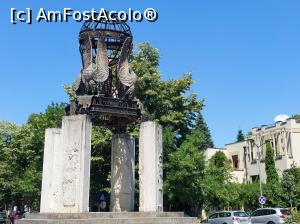 [P21] 21. În mijlocul pieței este Monumentul Aviatorului Mircea Zorileanu. » foto by msnd
 - 
<span class="allrVoted glyphicon glyphicon-heart hidden" id="av1325479"></span>
<a class="m-l-10 hidden" id="sv1325479" onclick="voting_Foto_DelVot(,1325479,3511)" role="button">șterge vot <span class="glyphicon glyphicon-remove"></span></a>
<a id="v91325479" class=" c-red"  onclick="voting_Foto_SetVot(1325479)" role="button"><span class="glyphicon glyphicon-heart-empty"></span> <b>LIKE</b> = Votează poza</a> <img class="hidden"  id="f1325479W9" src="/imagini/loader.gif" border="0" /><span class="AjErrMes hidden" id="e1325479ErM"></span>