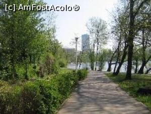 [P28] Pe malul lacului Floreasca În planul doi Sky Tower » foto by Michi
 - 
<span class="allrVoted glyphicon glyphicon-heart hidden" id="av1291000"></span>
<a class="m-l-10 hidden" id="sv1291000" onclick="voting_Foto_DelVot(,1291000,3511)" role="button">șterge vot <span class="glyphicon glyphicon-remove"></span></a>
<a id="v91291000" class=" c-red"  onclick="voting_Foto_SetVot(1291000)" role="button"><span class="glyphicon glyphicon-heart-empty"></span> <b>LIKE</b> = Votează poza</a> <img class="hidden"  id="f1291000W9" src="/imagini/loader.gif" border="0" /><span class="AjErrMes hidden" id="e1291000ErM"></span>