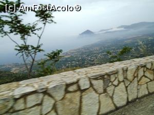 [P22] În drum spre orășelul montan Erice, ceața a coborât peste zona joasă și mare.  » foto by Carmen Ion
 - 
<span class="allrVoted glyphicon glyphicon-heart hidden" id="av1081948"></span>
<a class="m-l-10 hidden" id="sv1081948" onclick="voting_Foto_DelVot(,1081948,3527)" role="button">șterge vot <span class="glyphicon glyphicon-remove"></span></a>
<a id="v91081948" class=" c-red"  onclick="voting_Foto_SetVot(1081948)" role="button"><span class="glyphicon glyphicon-heart-empty"></span> <b>LIKE</b> = Votează poza</a> <img class="hidden"  id="f1081948W9" src="/imagini/loader.gif" border="0" /><span class="AjErrMes hidden" id="e1081948ErM"></span>