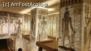 [P31] Mormântul Ramses III (KV11)– camera cu cei patru stâlpi și în mijlocul un pasaj de trecere către încăperile funerate » foto by k-lator
 - 
<span class="allrVoted glyphicon glyphicon-heart hidden" id="av1227467"></span>
<a class="m-l-10 hidden" id="sv1227467" onclick="voting_Foto_DelVot(,1227467,3529)" role="button">șterge vot <span class="glyphicon glyphicon-remove"></span></a>
<a id="v91227467" class=" c-red"  onclick="voting_Foto_SetVot(1227467)" role="button"><span class="glyphicon glyphicon-heart-empty"></span> <b>LIKE</b> = Votează poza</a> <img class="hidden"  id="f1227467W9" src="/imagini/loader.gif" border="0" /><span class="AjErrMes hidden" id="e1227467ErM"></span>