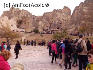 [P15] Turul rosu - Muzeul în aer liber (Göreme Open Air Museum). În stânga spate este cea mai frumoasă biserică, care are taxă de intrare separat. Biserica Întunecată (Karanlik Kulise), cu fresce cu scene din ortodoxie foarte bine conservate.  » foto by Aurici
 - 
<span class="allrVoted glyphicon glyphicon-heart hidden" id="av1056822"></span>
<a class="m-l-10 hidden" id="sv1056822" onclick="voting_Foto_DelVot(,1056822,3573)" role="button">șterge vot <span class="glyphicon glyphicon-remove"></span></a>
<a id="v91056822" class=" c-red"  onclick="voting_Foto_SetVot(1056822)" role="button"><span class="glyphicon glyphicon-heart-empty"></span> <b>LIKE</b> = Votează poza</a> <img class="hidden"  id="f1056822W9" src="/imagini/loader.gif" border="0" /><span class="AjErrMes hidden" id="e1056822ErM"></span>