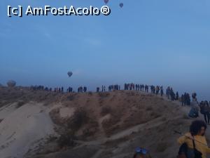 [P73] Ultima dimineața în Cappadocia, pe platforma de unde se vede cel mai bine spectacolul baloanelor. Lumee... ca la manifestație.  » foto by Aurici
 - 
<span class="allrVoted glyphicon glyphicon-heart hidden" id="av1056880"></span>
<a class="m-l-10 hidden" id="sv1056880" onclick="voting_Foto_DelVot(,1056880,3573)" role="button">șterge vot <span class="glyphicon glyphicon-remove"></span></a>
<a id="v91056880" class=" c-red"  onclick="voting_Foto_SetVot(1056880)" role="button"><span class="glyphicon glyphicon-heart-empty"></span> <b>LIKE</b> = Votează poza</a> <img class="hidden"  id="f1056880W9" src="/imagini/loader.gif" border="0" /><span class="AjErrMes hidden" id="e1056880ErM"></span>