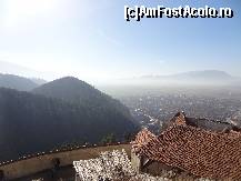 [P37] Panorama cu orasul Rasnov fiind al doilea targ comercial, ce facea legatura cu Transilvania, prin pasul Bran-ului.  » foto by Marian Preda
 - 
<span class="allrVoted glyphicon glyphicon-heart hidden" id="av480611"></span>
<a class="m-l-10 hidden" id="sv480611" onclick="voting_Foto_DelVot(,480611,3588)" role="button">șterge vot <span class="glyphicon glyphicon-remove"></span></a>
<a id="v9480611" class=" c-red"  onclick="voting_Foto_SetVot(480611)" role="button"><span class="glyphicon glyphicon-heart-empty"></span> <b>LIKE</b> = Votează poza</a> <img class="hidden"  id="f480611W9" src="/imagini/loader.gif" border="0" /><span class="AjErrMes hidden" id="e480611ErM"></span>