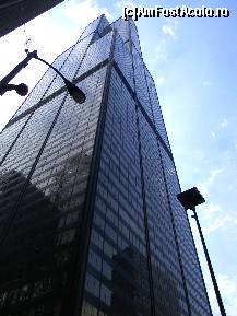 [P02] Willis Tower - sus, tot mai sus. Daca va uitati bine, spre varf, pe fatada din dreapta, se vad balcoanele Skydeck-ului » foto by MCM
 - 
<span class="allrVoted glyphicon glyphicon-heart hidden" id="av390075"></span>
<a class="m-l-10 hidden" id="sv390075" onclick="voting_Foto_DelVot(,390075,3589)" role="button">șterge vot <span class="glyphicon glyphicon-remove"></span></a>
<a id="v9390075" class=" c-red"  onclick="voting_Foto_SetVot(390075)" role="button"><span class="glyphicon glyphicon-heart-empty"></span> <b>LIKE</b> = Votează poza</a> <img class="hidden"  id="f390075W9" src="/imagini/loader.gif" border="0" /><span class="AjErrMes hidden" id="e390075ErM"></span>