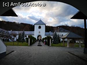 [P72] M&acirc;năstirea Dintr-un Lemn » foto by crismis
 - 
<span class="allrVoted glyphicon glyphicon-heart hidden" id="av1277857"></span>
<a class="m-l-10 hidden" id="sv1277857" onclick="voting_Foto_DelVot(,1277857,3601)" role="button">șterge vot <span class="glyphicon glyphicon-remove"></span></a>
<a id="v91277857" class=" c-red"  onclick="voting_Foto_SetVot(1277857)" role="button"><span class="glyphicon glyphicon-heart-empty"></span> <b>LIKE</b> = Votează poza</a> <img class="hidden"  id="f1277857W9" src="/imagini/loader.gif" border="0" /><span class="AjErrMes hidden" id="e1277857ErM"></span>