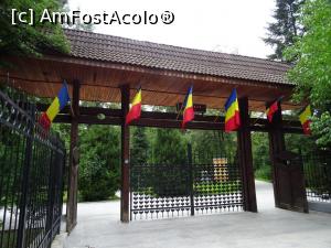 [P01] Intrarea principală în Parcul Zăvoi - Râmnicu Vâlcea.  » foto by tata123 🔱
 - 
<span class="allrVoted glyphicon glyphicon-heart hidden" id="av985818"></span>
<a class="m-l-10 hidden" id="sv985818" onclick="voting_Foto_DelVot(,985818,3601)" role="button">șterge vot <span class="glyphicon glyphicon-remove"></span></a>
<a id="v9985818" class=" c-red"  onclick="voting_Foto_SetVot(985818)" role="button"><span class="glyphicon glyphicon-heart-empty"></span> <b>LIKE</b> = Votează poza</a> <img class="hidden"  id="f985818W9" src="/imagini/loader.gif" border="0" /><span class="AjErrMes hidden" id="e985818ErM"></span>
