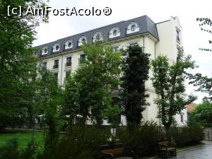 [P18] Hotelul din marginea grădinii publice - Parcul Zăvoi, Râmnicu Vâlcea.  » foto by tata123 🔱
 - 
<span class="allrVoted glyphicon glyphicon-heart hidden" id="av985835"></span>
<a class="m-l-10 hidden" id="sv985835" onclick="voting_Foto_DelVot(,985835,3601)" role="button">șterge vot <span class="glyphicon glyphicon-remove"></span></a>
<a id="v9985835" class=" c-red"  onclick="voting_Foto_SetVot(985835)" role="button"><span class="glyphicon glyphicon-heart-empty"></span> <b>LIKE</b> = Votează poza</a> <img class="hidden"  id="f985835W9" src="/imagini/loader.gif" border="0" /><span class="AjErrMes hidden" id="e985835ErM"></span>