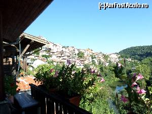 [P06] tot din balconul camerei o vedere asupra raului Yantra ce curge prin fata hotelului si casele in stanca de pe strada Gurko, cea mai veche strada a orasului » foto by amero
 - 
<span class="allrVoted glyphicon glyphicon-heart hidden" id="av554815"></span>
<a class="m-l-10 hidden" id="sv554815" onclick="voting_Foto_DelVot(,554815,3620)" role="button">șterge vot <span class="glyphicon glyphicon-remove"></span></a>
<a id="v9554815" class=" c-red"  onclick="voting_Foto_SetVot(554815)" role="button"><span class="glyphicon glyphicon-heart-empty"></span> <b>LIKE</b> = Votează poza</a> <img class="hidden"  id="f554815W9" src="/imagini/loader.gif" border="0" /><span class="AjErrMes hidden" id="e554815ErM"></span>