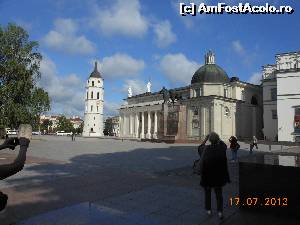 [P21] Vilnius - Turnul clopotniţei şi statuia Marelui Duce Gediminas, fondatorul oraşului.  » foto by iulianic
 - 
<span class="allrVoted glyphicon glyphicon-heart hidden" id="av592165"></span>
<a class="m-l-10 hidden" id="sv592165" onclick="voting_Foto_DelVot(,592165,3650)" role="button">șterge vot <span class="glyphicon glyphicon-remove"></span></a>
<a id="v9592165" class=" c-red"  onclick="voting_Foto_SetVot(592165)" role="button"><span class="glyphicon glyphicon-heart-empty"></span> <b>LIKE</b> = Votează poza</a> <img class="hidden"  id="f592165W9" src="/imagini/loader.gif" border="0" /><span class="AjErrMes hidden" id="e592165ErM"></span>