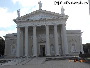 [P09] Vilnius - Faţada catedralei decorată cu basoreliefuri şi statui.  » foto by iulianic
 - 
<span class="allrVoted glyphicon glyphicon-heart hidden" id="av592143"></span>
<a class="m-l-10 hidden" id="sv592143" onclick="voting_Foto_DelVot(,592143,3650)" role="button">șterge vot <span class="glyphicon glyphicon-remove"></span></a>
<a id="v9592143" class=" c-red"  onclick="voting_Foto_SetVot(592143)" role="button"><span class="glyphicon glyphicon-heart-empty"></span> <b>LIKE</b> = Votează poza</a> <img class="hidden"  id="f592143W9" src="/imagini/loader.gif" border="0" /><span class="AjErrMes hidden" id="e592143ErM"></span>
