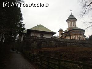 [P05] Mănăstirea Sinaia își aștepta în liniște vizitatorii.  » foto by Floryn81
 - 
<span class="allrVoted glyphicon glyphicon-heart hidden" id="av970348"></span>
<a class="m-l-10 hidden" id="sv970348" onclick="voting_Foto_DelVot(,970348,3677)" role="button">șterge vot <span class="glyphicon glyphicon-remove"></span></a>
<a id="v9970348" class=" c-red"  onclick="voting_Foto_SetVot(970348)" role="button"><span class="glyphicon glyphicon-heart-empty"></span> <b>LIKE</b> = Votează poza</a> <img class="hidden"  id="f970348W9" src="/imagini/loader.gif" border="0" /><span class="AjErrMes hidden" id="e970348ErM"></span>