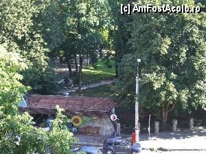 [P10] intrarea în parcul Ghica din Sinaia, fotografie realizată de pe balconul camerei în care am stat, la hotelul Cerbul » foto by vanda
 - 
<span class="allrVoted glyphicon glyphicon-heart hidden" id="av364792"></span>
<a class="m-l-10 hidden" id="sv364792" onclick="voting_Foto_DelVot(,364792,3677)" role="button">șterge vot <span class="glyphicon glyphicon-remove"></span></a>
<a id="v9364792" class=" c-red"  onclick="voting_Foto_SetVot(364792)" role="button"><span class="glyphicon glyphicon-heart-empty"></span> <b>LIKE</b> = Votează poza</a> <img class="hidden"  id="f364792W9" src="/imagini/loader.gif" border="0" /><span class="AjErrMes hidden" id="e364792ErM"></span>