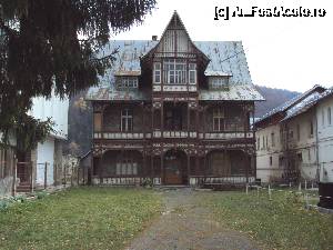 [P14] Casa generalului George (Gheorghe) Ionescu-Sinaia.  » foto by Carmen Ion
 - 
<span class="allrVoted glyphicon glyphicon-heart hidden" id="av694450"></span>
<a class="m-l-10 hidden" id="sv694450" onclick="voting_Foto_DelVot(,694450,3677)" role="button">șterge vot <span class="glyphicon glyphicon-remove"></span></a>
<a id="v9694450" class=" c-red"  onclick="voting_Foto_SetVot(694450)" role="button"><span class="glyphicon glyphicon-heart-empty"></span> <b>LIKE</b> = Votează poza</a> <img class="hidden"  id="f694450W9" src="/imagini/loader.gif" border="0" /><span class="AjErrMes hidden" id="e694450ErM"></span>