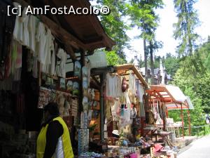 [P33] Târg artizanal între castelul Peles şi mănăstirea Sinaia » foto by Michi
 - 
<span class="allrVoted glyphicon glyphicon-heart hidden" id="av1102709"></span>
<a class="m-l-10 hidden" id="sv1102709" onclick="voting_Foto_DelVot(,1102709,3677)" role="button">șterge vot <span class="glyphicon glyphicon-remove"></span></a>
<a id="v91102709" class=" c-red"  onclick="voting_Foto_SetVot(1102709)" role="button"><span class="glyphicon glyphicon-heart-empty"></span> <b>LIKE</b> = Votează poza</a> <img class="hidden"  id="f1102709W9" src="/imagini/loader.gif" border="0" /><span class="AjErrMes hidden" id="e1102709ErM"></span>