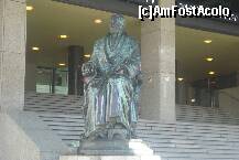 [P14] Statuia lui Erasmus din fata WTC din Rotterdam » foto by ileanaxperta*
 - 
<span class="allrVoted glyphicon glyphicon-heart hidden" id="av171749"></span>
<a class="m-l-10 hidden" id="sv171749" onclick="voting_Foto_DelVot(,171749,3679)" role="button">șterge vot <span class="glyphicon glyphicon-remove"></span></a>
<a id="v9171749" class=" c-red"  onclick="voting_Foto_SetVot(171749)" role="button"><span class="glyphicon glyphicon-heart-empty"></span> <b>LIKE</b> = Votează poza</a> <img class="hidden"  id="f171749W9" src="/imagini/loader.gif" border="0" /><span class="AjErrMes hidden" id="e171749ErM"></span>