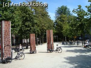 [P22] Lange Voorhut - un bulevard linistit aliniat cu copaci si sculpturi moderne.  » foto by mireille
 - 
<span class="allrVoted glyphicon glyphicon-heart hidden" id="av949365"></span>
<a class="m-l-10 hidden" id="sv949365" onclick="voting_Foto_DelVot(,949365,3707)" role="button">șterge vot <span class="glyphicon glyphicon-remove"></span></a>
<a id="v9949365" class=" c-red"  onclick="voting_Foto_SetVot(949365)" role="button"><span class="glyphicon glyphicon-heart-empty"></span> <b>LIKE</b> = Votează poza</a> <img class="hidden"  id="f949365W9" src="/imagini/loader.gif" border="0" /><span class="AjErrMes hidden" id="e949365ErM"></span>