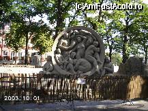 [P20] Sculpturi în nisip, în scuarul Buitenhof » foto by Costi
 - 
<span class="allrVoted glyphicon glyphicon-heart hidden" id="av24174"></span>
<a class="m-l-10 hidden" id="sv24174" onclick="voting_Foto_DelVot(,24174,3707)" role="button">șterge vot <span class="glyphicon glyphicon-remove"></span></a>
<a id="v924174" class=" c-red"  onclick="voting_Foto_SetVot(24174)" role="button"><span class="glyphicon glyphicon-heart-empty"></span> <b>LIKE</b> = Votează poza</a> <img class="hidden"  id="f24174W9" src="/imagini/loader.gif" border="0" /><span class="AjErrMes hidden" id="e24174ErM"></span>