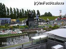 [P37] O imagine de ansamblu. În prim-plan, în stânfa, replica feribotului TESO, care face, în realitate, curse între Den Helden şi insula Texel » foto by Costi
 - 
<span class="allrVoted glyphicon glyphicon-heart hidden" id="av24315"></span>
<a class="m-l-10 hidden" id="sv24315" onclick="voting_Foto_DelVot(,24315,3707)" role="button">șterge vot <span class="glyphicon glyphicon-remove"></span></a>
<a id="v924315" class=" c-red"  onclick="voting_Foto_SetVot(24315)" role="button"><span class="glyphicon glyphicon-heart-empty"></span> <b>LIKE</b> = Votează poza</a> <img class="hidden"  id="f24315W9" src="/imagini/loader.gif" border="0" /><span class="AjErrMes hidden" id="e24315ErM"></span>