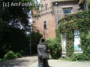 [P15] In această statuie am încercat să intru... Drogennapstoren, pe latura dinspre canal.  » foto by mireille
 - 
<span class="allrVoted glyphicon glyphicon-heart hidden" id="av1049025"></span>
<a class="m-l-10 hidden" id="sv1049025" onclick="voting_Foto_DelVot(,1049025,3710)" role="button">șterge vot <span class="glyphicon glyphicon-remove"></span></a>
<a id="v91049025" class=" c-red"  onclick="voting_Foto_SetVot(1049025)" role="button"><span class="glyphicon glyphicon-heart-empty"></span> <b>LIKE</b> = Votează poza</a> <img class="hidden"  id="f1049025W9" src="/imagini/loader.gif" border="0" /><span class="AjErrMes hidden" id="e1049025ErM"></span>