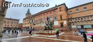 P16 [DEC-2022] Bologna, Piazza del Nepttuno în dreapta Palazzo d'Accursio cu Torre dell'Orologio