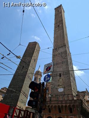 [P03] Asinelli și Garisenda întrezărite prin păienjenișul de cabluri electrice » foto by Carmen Ion
 - 
<span class="allrVoted glyphicon glyphicon-heart hidden" id="av1538623"></span>
<a class="m-l-10 hidden" id="sv1538623" onclick="voting_Foto_DelVot(,1538623,3721)" role="button">șterge vot <span class="glyphicon glyphicon-remove"></span></a>
<a id="v91538623" class=" c-red"  onclick="voting_Foto_SetVot(1538623)" role="button"><span class="glyphicon glyphicon-heart-empty"></span> <b>LIKE</b> = Votează poza</a> <img class="hidden"  id="f1538623W9" src="/imagini/loader.gif" border="0" /><span class="AjErrMes hidden" id="e1538623ErM"></span>