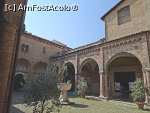 [P38] Basilica Santo Stefano - Cortile di Pilato » foto by Carmen Ion
 - 
<span class="allrVoted glyphicon glyphicon-heart hidden" id="av1538658"></span>
<a class="m-l-10 hidden" id="sv1538658" onclick="voting_Foto_DelVot(,1538658,3721)" role="button">șterge vot <span class="glyphicon glyphicon-remove"></span></a>
<a id="v91538658" class=" c-red"  onclick="voting_Foto_SetVot(1538658)" role="button"><span class="glyphicon glyphicon-heart-empty"></span> <b>LIKE</b> = Votează poza</a> <img class="hidden"  id="f1538658W9" src="/imagini/loader.gif" border="0" /><span class="AjErrMes hidden" id="e1538658ErM"></span>