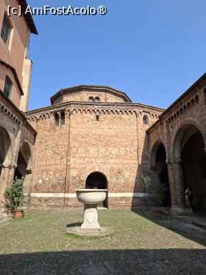 [P40] Basilica Santo Stefano - Cortile di Pilato » foto by Carmen Ion
 - 
<span class="allrVoted glyphicon glyphicon-heart hidden" id="av1538660"></span>
<a class="m-l-10 hidden" id="sv1538660" onclick="voting_Foto_DelVot(,1538660,3721)" role="button">șterge vot <span class="glyphicon glyphicon-remove"></span></a>
<a id="v91538660" class=" c-red"  onclick="voting_Foto_SetVot(1538660)" role="button"><span class="glyphicon glyphicon-heart-empty"></span> <b>LIKE</b> = Votează poza</a> <img class="hidden"  id="f1538660W9" src="/imagini/loader.gif" border="0" /><span class="AjErrMes hidden" id="e1538660ErM"></span>