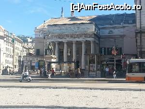 [P41] Sediul Academiei de Arte Frumoase. In fața Academiei se află statuia ecvestră a lui Garibaldi, realizată de sculptorul Augusto Rivalto iar lângă Academie este Teatrul Carlo Felice, construit de același Barabino » foto by Mika
 - 
<span class="allrVoted glyphicon glyphicon-heart hidden" id="av698828"></span>
<a class="m-l-10 hidden" id="sv698828" onclick="voting_Foto_DelVot(,698828,3723)" role="button">șterge vot <span class="glyphicon glyphicon-remove"></span></a>
<a id="v9698828" class=" c-red"  onclick="voting_Foto_SetVot(698828)" role="button"><span class="glyphicon glyphicon-heart-empty"></span> <b>LIKE</b> = Votează poza</a> <img class="hidden"  id="f698828W9" src="/imagini/loader.gif" border="0" /><span class="AjErrMes hidden" id="e698828ErM"></span>