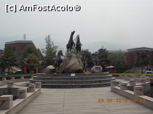 [P50] Xi'an, Complexul Armatei de Teracotă, în afara muzeului, grup statuar cu 7 cai ai împăratului Qin » foto by mprofeanu
 - 
<span class="allrVoted glyphicon glyphicon-heart hidden" id="av813666"></span>
<a class="m-l-10 hidden" id="sv813666" onclick="voting_Foto_DelVot(,813666,3731)" role="button">șterge vot <span class="glyphicon glyphicon-remove"></span></a>
<a id="v9813666" class=" c-red"  onclick="voting_Foto_SetVot(813666)" role="button"><span class="glyphicon glyphicon-heart-empty"></span> <b>LIKE</b> = Votează poza</a> <img class="hidden"  id="f813666W9" src="/imagini/loader.gif" border="0" /><span class="AjErrMes hidden" id="e813666ErM"></span>