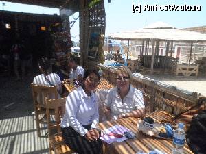 [P50] impreuna cu ghida mea din Paracas, in asteptarea autocarului Cruz del Sur, pt a ajunge la Nasca,  » foto by grecudoina
 - 
<span class="allrVoted glyphicon glyphicon-heart hidden" id="av398995"></span>
<a class="m-l-10 hidden" id="sv398995" onclick="voting_Foto_DelVot(,398995,3739)" role="button">șterge vot <span class="glyphicon glyphicon-remove"></span></a>
<a id="v9398995" class=" c-red"  onclick="voting_Foto_SetVot(398995)" role="button"><span class="glyphicon glyphicon-heart-empty"></span> <b>LIKE</b> = Votează poza</a> <img class="hidden"  id="f398995W9" src="/imagini/loader.gif" border="0" /><span class="AjErrMes hidden" id="e398995ErM"></span>