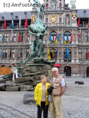 [P05] În Grote Markt în faţa statuii lui Silvius Brabo » foto by Michi
 - 
<span class="allrVoted glyphicon glyphicon-heart hidden" id="av1162767"></span>
<a class="m-l-10 hidden" id="sv1162767" onclick="voting_Foto_DelVot(,1162767,3747)" role="button">șterge vot <span class="glyphicon glyphicon-remove"></span></a>
<a id="v91162767" class=" c-red"  onclick="voting_Foto_SetVot(1162767)" role="button"><span class="glyphicon glyphicon-heart-empty"></span> <b>LIKE</b> = Votează poza</a> <img class="hidden"  id="f1162767W9" src="/imagini/loader.gif" border="0" /><span class="AjErrMes hidden" id="e1162767ErM"></span>