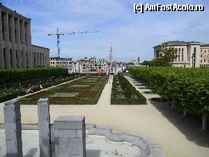 [P01] Jardin Mont des Arts. In zare se vede turnul Primariei, iar putin mai la stanga este o celebra piesa de arta contemporana, des intalnita in toate orasele lumii, numita macara;)  » foto by MCM
 - 
<span class="allrVoted glyphicon glyphicon-heart hidden" id="av389893"></span>
<a class="m-l-10 hidden" id="sv389893" onclick="voting_Foto_DelVot(,389893,3768)" role="button">șterge vot <span class="glyphicon glyphicon-remove"></span></a>
<a id="v9389893" class=" c-red"  onclick="voting_Foto_SetVot(389893)" role="button"><span class="glyphicon glyphicon-heart-empty"></span> <b>LIKE</b> = Votează poza</a> <img class="hidden"  id="f389893W9" src="/imagini/loader.gif" border="0" /><span class="AjErrMes hidden" id="e389893ErM"></span>