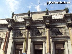 [P42] Musees des Beaux Arts - frontonul cu cele patru statui simbolizând pictura, sculptura, muzica şi arhitectura.  » foto by Carmen Ion
 - 
<span class="allrVoted glyphicon glyphicon-heart hidden" id="av664548"></span>
<a class="m-l-10 hidden" id="sv664548" onclick="voting_Foto_DelVot(,664548,3768)" role="button">șterge vot <span class="glyphicon glyphicon-remove"></span></a>
<a id="v9664548" class=" c-red"  onclick="voting_Foto_SetVot(664548)" role="button"><span class="glyphicon glyphicon-heart-empty"></span> <b>LIKE</b> = Votează poza</a> <img class="hidden"  id="f664548W9" src="/imagini/loader.gif" border="0" /><span class="AjErrMes hidden" id="e664548ErM"></span>