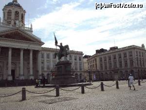 [P69] Place Royale, cu statuia lui Godefroy de Bouillon.  » foto by Carmen Ion
 - 
<span class="allrVoted glyphicon glyphicon-heart hidden" id="av664576"></span>
<a class="m-l-10 hidden" id="sv664576" onclick="voting_Foto_DelVot(,664576,3768)" role="button">șterge vot <span class="glyphicon glyphicon-remove"></span></a>
<a id="v9664576" class=" c-red"  onclick="voting_Foto_SetVot(664576)" role="button"><span class="glyphicon glyphicon-heart-empty"></span> <b>LIKE</b> = Votează poza</a> <img class="hidden"  id="f664576W9" src="/imagini/loader.gif" border="0" /><span class="AjErrMes hidden" id="e664576ErM"></span>