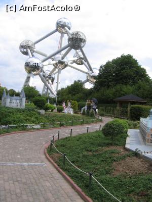 [P12] Atomium » foto by Michi
 - 
<span class="allrVoted glyphicon glyphicon-heart hidden" id="av1152403"></span>
<a class="m-l-10 hidden" id="sv1152403" onclick="voting_Foto_DelVot(,1152403,3768)" role="button">șterge vot <span class="glyphicon glyphicon-remove"></span></a>
<a id="v91152403" class=" c-red"  onclick="voting_Foto_SetVot(1152403)" role="button"><span class="glyphicon glyphicon-heart-empty"></span> <b>LIKE</b> = Votează poza</a> <img class="hidden"  id="f1152403W9" src="/imagini/loader.gif" border="0" /><span class="AjErrMes hidden" id="e1152403ErM"></span>