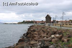 [P02] Nesebar, Istmul dintre Orașul nou și Orașul vechi, Moara de Vânt, reper iconic pentru oraș » foto by mprofeanu
 - 
<span class="allrVoted glyphicon glyphicon-heart hidden" id="av1220336"></span>
<a class="m-l-10 hidden" id="sv1220336" onclick="voting_Foto_DelVot(,1220336,3774)" role="button">șterge vot <span class="glyphicon glyphicon-remove"></span></a>
<a id="v91220336" class=" c-red"  onclick="voting_Foto_SetVot(1220336)" role="button"><span class="glyphicon glyphicon-heart-empty"></span> <b>LIKE</b> = Votează poza</a> <img class="hidden"  id="f1220336W9" src="/imagini/loader.gif" border="0" /><span class="AjErrMes hidden" id="e1220336ErM"></span>