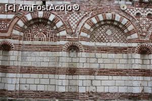 [P33] Nesebar, Orașul Vechi, Biserica Sf. Ioan Aliturgetos, Ziduri din piatră albă și cărămidă arsă bogat ornamentate cu diferite modele » foto by mprofeanu
 - 
<span class="allrVoted glyphicon glyphicon-heart hidden" id="av1220367"></span>
<a class="m-l-10 hidden" id="sv1220367" onclick="voting_Foto_DelVot(,1220367,3774)" role="button">șterge vot <span class="glyphicon glyphicon-remove"></span></a>
<a id="v91220367" class=" c-red"  onclick="voting_Foto_SetVot(1220367)" role="button"><span class="glyphicon glyphicon-heart-empty"></span> <b>LIKE</b> = Votează poza</a> <img class="hidden"  id="f1220367W9" src="/imagini/loader.gif" border="0" /><span class="AjErrMes hidden" id="e1220367ErM"></span>