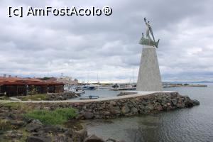 [P04] Nesebar, Istmul dintre Orașul nou și Orașul vechi, Statuia Sf. Nicolae, protectorul pescarilor și al marinarilor, numită și Pescarul » foto by mprofeanu
 - 
<span class="allrVoted glyphicon glyphicon-heart hidden" id="av1220338"></span>
<a class="m-l-10 hidden" id="sv1220338" onclick="voting_Foto_DelVot(,1220338,3774)" role="button">șterge vot <span class="glyphicon glyphicon-remove"></span></a>
<a id="v91220338" class=" c-red"  onclick="voting_Foto_SetVot(1220338)" role="button"><span class="glyphicon glyphicon-heart-empty"></span> <b>LIKE</b> = Votează poza</a> <img class="hidden"  id="f1220338W9" src="/imagini/loader.gif" border="0" /><span class="AjErrMes hidden" id="e1220338ErM"></span>