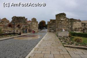 [P07] Nesebar, La intrarea în Orașul Vechi și placa cu „world heritage city” » foto by mprofeanu
 - 
<span class="allrVoted glyphicon glyphicon-heart hidden" id="av1220341"></span>
<a class="m-l-10 hidden" id="sv1220341" onclick="voting_Foto_DelVot(,1220341,3774)" role="button">șterge vot <span class="glyphicon glyphicon-remove"></span></a>
<a id="v91220341" class=" c-red"  onclick="voting_Foto_SetVot(1220341)" role="button"><span class="glyphicon glyphicon-heart-empty"></span> <b>LIKE</b> = Votează poza</a> <img class="hidden"  id="f1220341W9" src="/imagini/loader.gif" border="0" /><span class="AjErrMes hidden" id="e1220341ErM"></span>