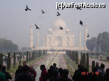 [P136] TAJ MAHAL - mausoleu - ora 11.00 » foto by andromeda
 - 
<span class="allrVoted glyphicon glyphicon-heart hidden" id="av330552"></span>
<a class="m-l-10 hidden" id="sv330552" onclick="voting_Foto_DelVot(,330552,3794)" role="button">șterge vot <span class="glyphicon glyphicon-remove"></span></a>
<a id="v9330552" class=" c-red"  onclick="voting_Foto_SetVot(330552)" role="button"><span class="glyphicon glyphicon-heart-empty"></span> <b>LIKE</b> = Votează poza</a> <img class="hidden"  id="f330552W9" src="/imagini/loader.gif" border="0" /><span class="AjErrMes hidden" id="e330552ErM"></span>